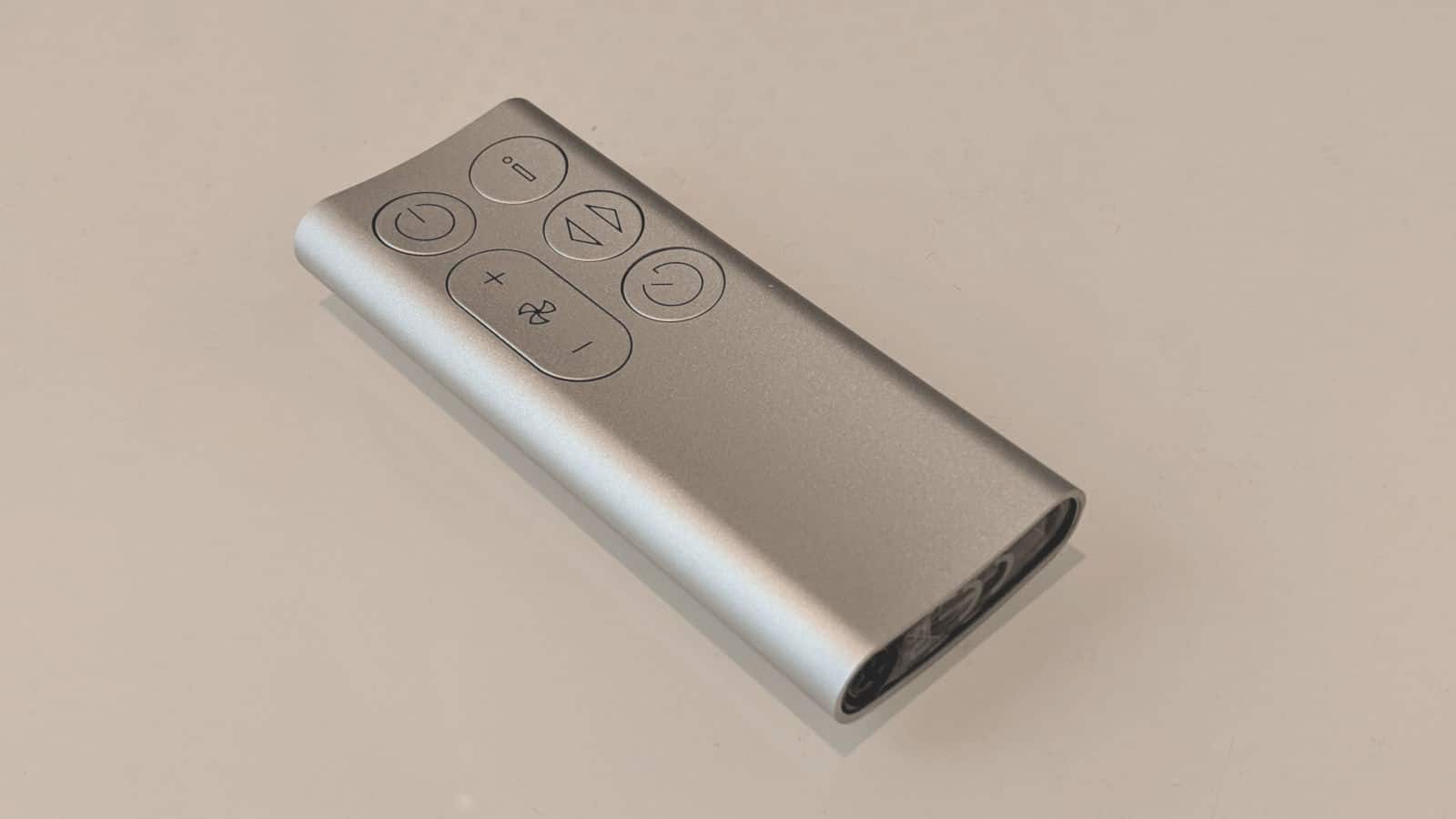 La télécommande du Pure cool est minimaliste et éfficace