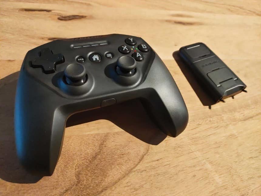 Le SteelSeries Nimbus+ et son support pour iPhone