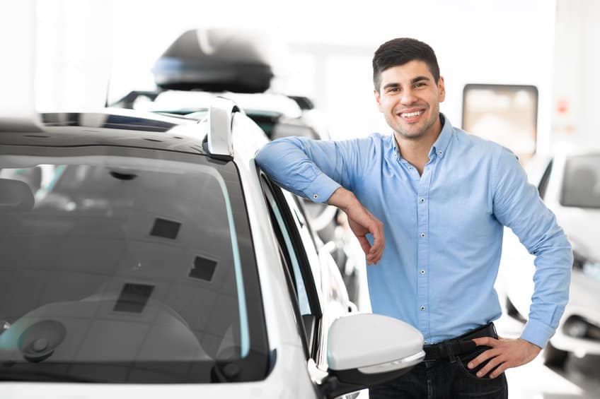 A person standing next to a car
Description automatically generated with medium confidence