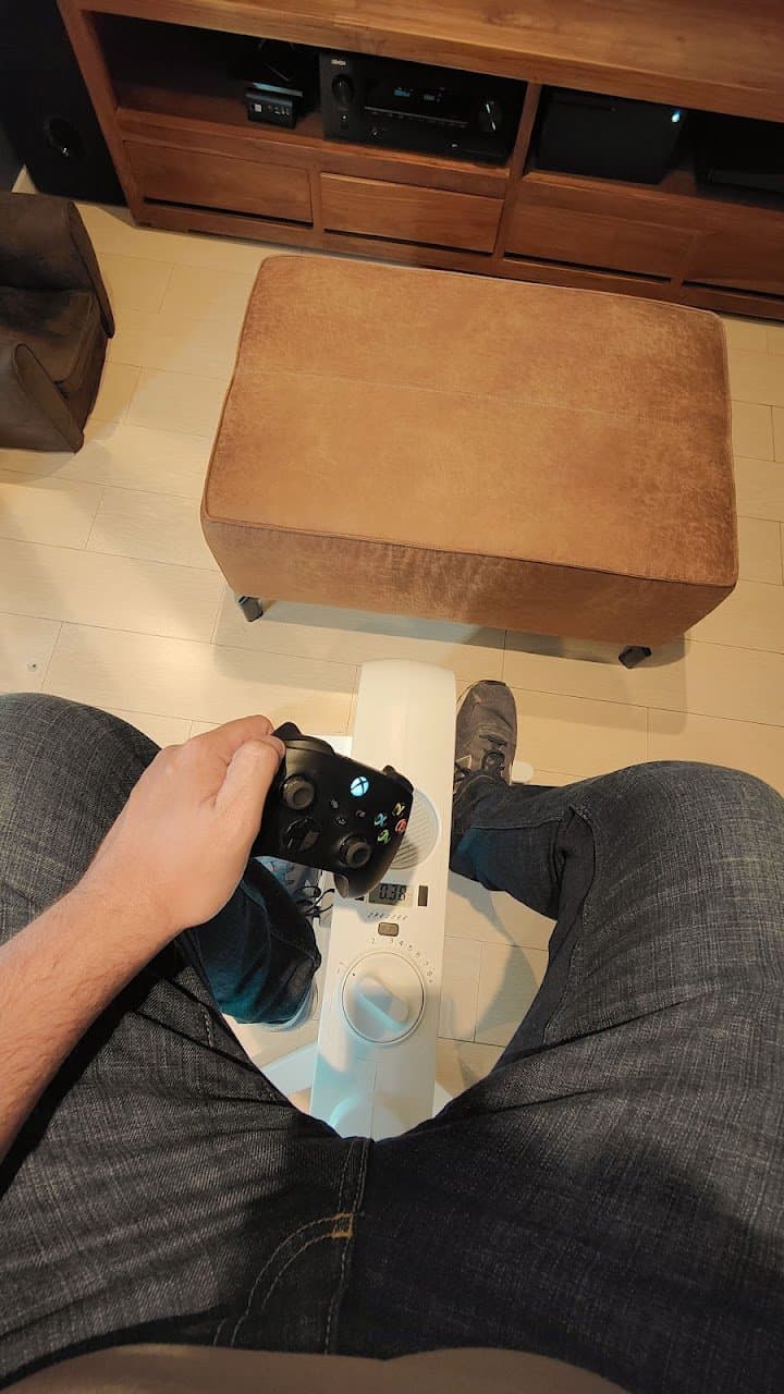Velo de bureau - moi je fais du vélo en jouant à la Xbox