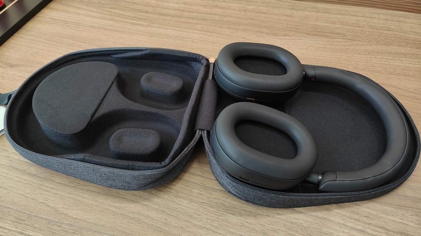 Sony WH-1000XM5 la pochette est sympa