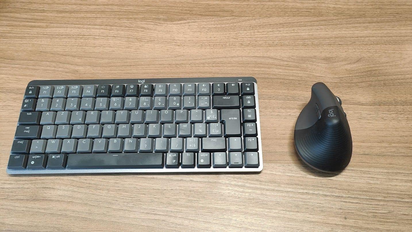 Logitech Lift Souris Verticale - en combinaison avec un petit clavier c'est idéal
