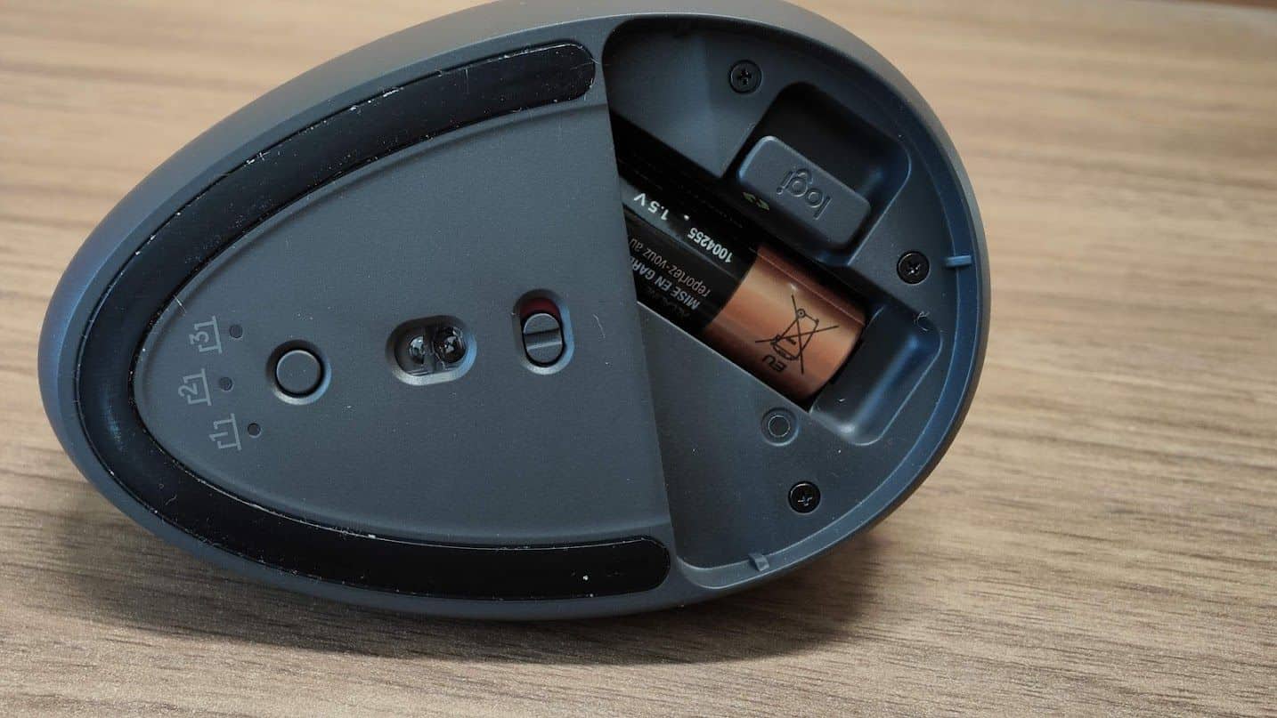 Logitech Lift Souris Verticale - fonctionne avec une seule pile pendant 24 mois