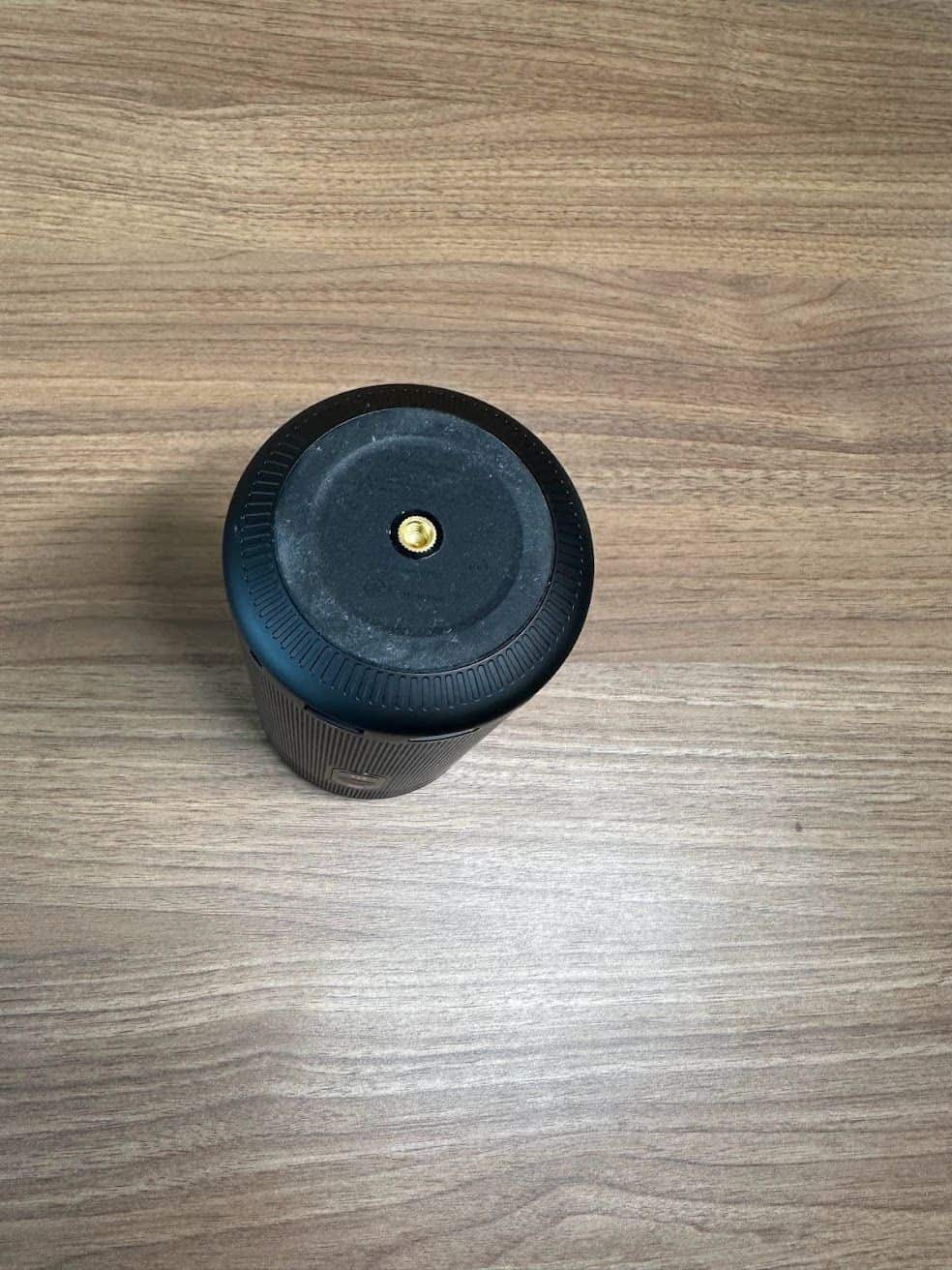 Projecteur Capsule Max : il y a un pas de vis pour le fixer sur tous les supports du marché