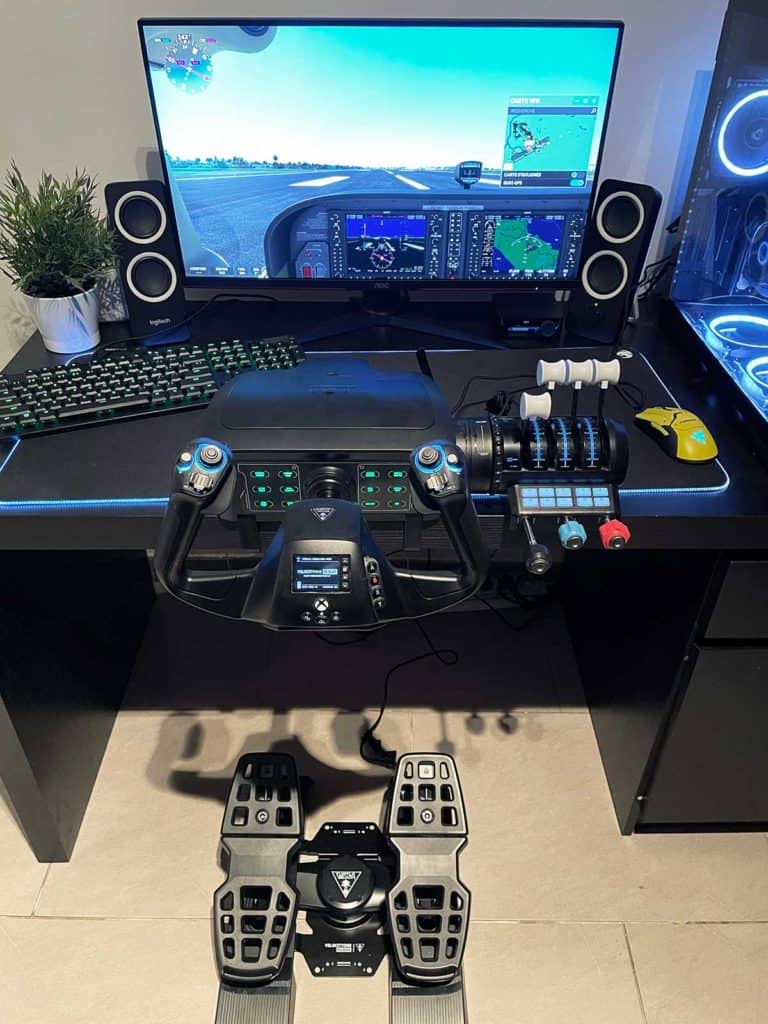 Le Turtle Beach VelocityOne Rudder installé sur un PC Gaming