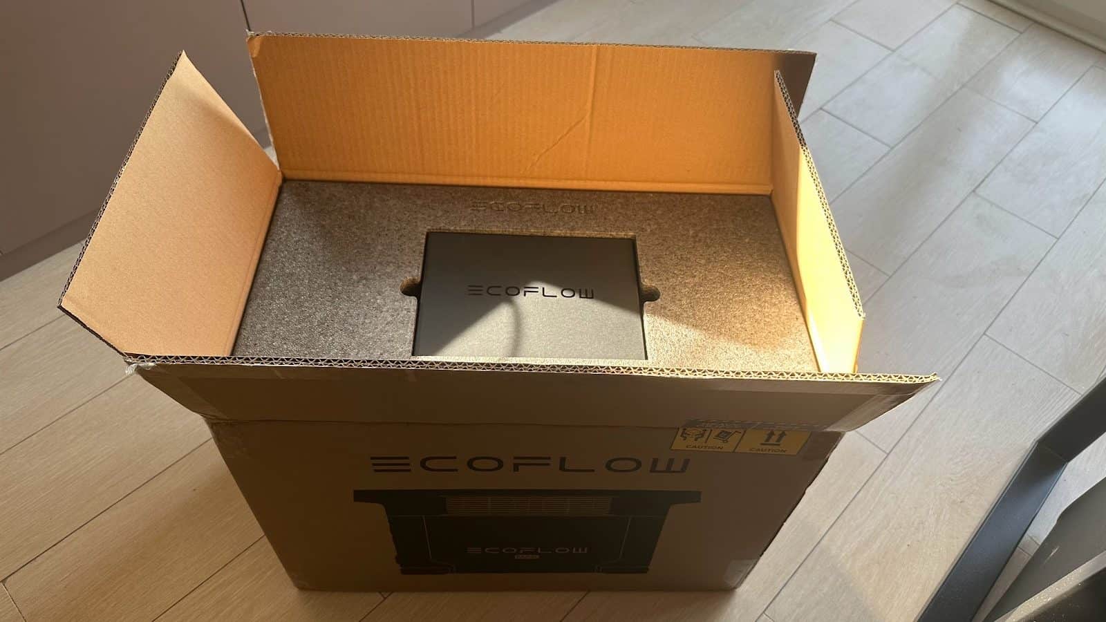 Ecoflow Delta 2 Max - l'ensemble est soigneusement emballé