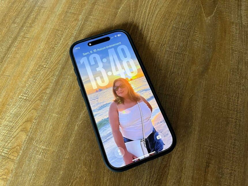 L'iPhone 17 posé sur une table